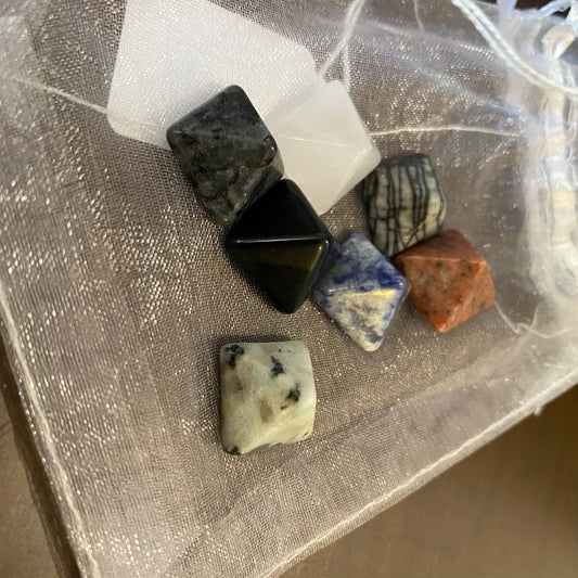 7 Mini gemstone Pyramids in bag.